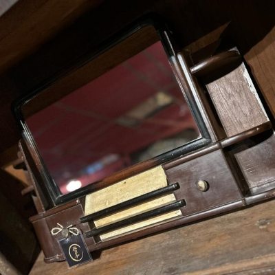 Etagère murale avec miroir