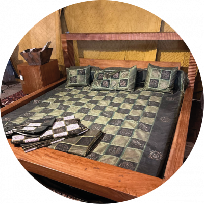 Lit avec tête de lit