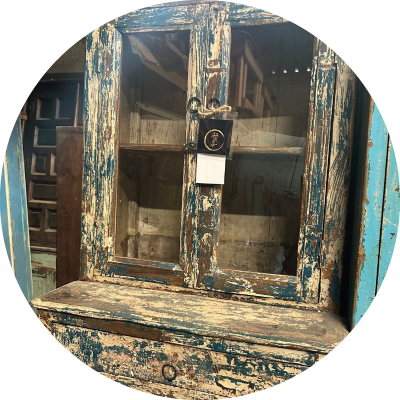 Petite vitrine colorée