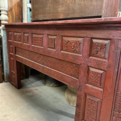Console chinoise rouge