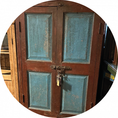 Armoire marron et bleue en teck Rajasthan