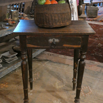 Petite table d'appoint en teck, ancienne, Java, Indonésie.