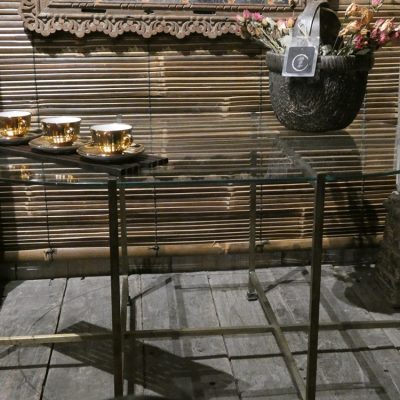 Table basse, structure en fer et plateau en verre, Inde