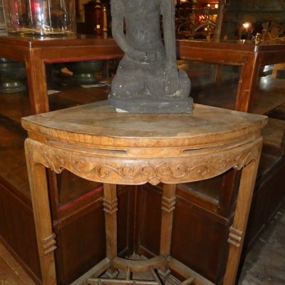 Sellette d'angle en orme, ancienne, Chine.