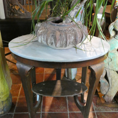 Table d'appoint en teck et plateau marbre, Art-Déco, Java, Indonésie.