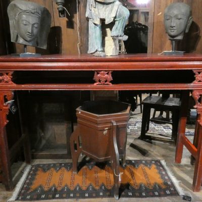 Console chinoise en teck, ancienne.
