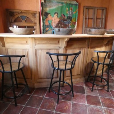 Bar arrondi en noyer, ancien, France.