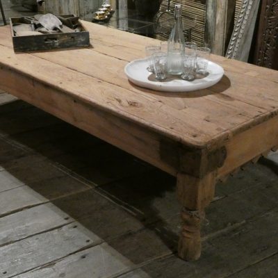 Table basse en teck, ancienne, Rajasthan, Inde.