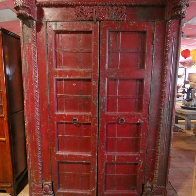 Armoire réalisée avec une porte en teck ancienne, patine d'origine, Rajasthan, Inde.