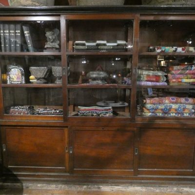 Biblothèque en teck, Art-Déco, Java, Indonésie.