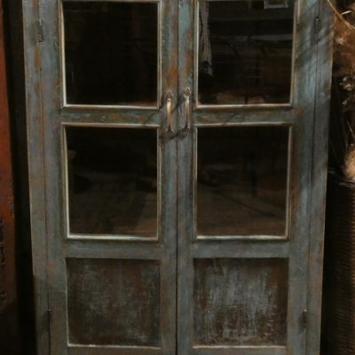 Petite armoire vitrée en teck, ancienne, patine d'origine, Rajasthan, Inde.