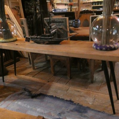 Console réalisée avec un plateau en teck recyclé, Inde.