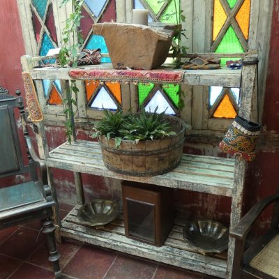 Etagère en teck, ancienne, patine d'origine, Rajasthan, Inde.