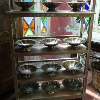 Etagère en teck, ancienne, patine d'origine, Rajasthan, Inde.