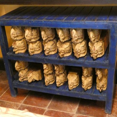 Etagère en teck, ancienne, patine originale, Rajasthan, Inde.