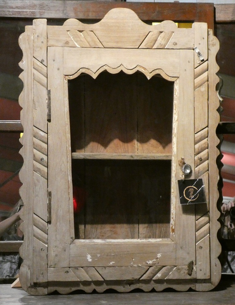 Petite vitrine ancienne, en teck, Rajasthan, Inde.